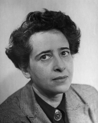 Fred Stein, Portrait von Hannah Arendt (1906–1975), Schwarz-Weiß-Photographie, nach 1940; Bildquelle: © Bildagentur für Kunst, Kultur und Geschichte (bpk)/ Fred Stein, Bildnummer 10002519.