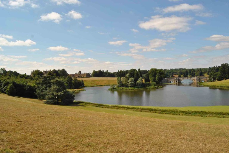 Blenheim mit Schloss und Brücke, Farbphotographie, 2010, Photograph: Iris Lauterbach; Bildquelle: Privatbesitz.