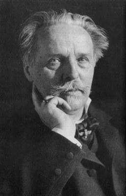 Erwin Raupp (1863–1931): Karl May (1842–1912),Schwarz-weiß-Photographie, 1907; Bildquelle: Wikimedia Commons, http://commons.wikimedia.org/wiki/File:KarlMay_Raupp.jpg?uselang=de. Creative Commons Attribution ShareAlike 3.0 Germany.