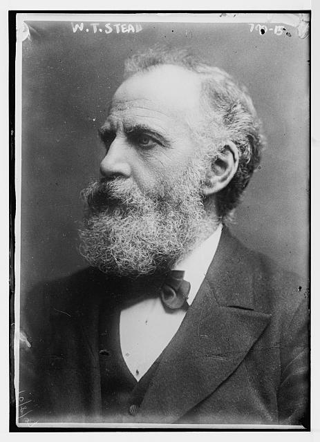 Portrait von William Thomas Stead (1849–1912), Schwarz-Weiß-Photographie, o. J. [vor 1913], Bain News Service, New York, USA; Bildquelle: Library of Congress, George Grantham Bain Collection, DIGITAL ID: (digital file from original neg.) ggbain 03860 http://hdl.loc.gov/loc.pnp/ggbain.03860. 