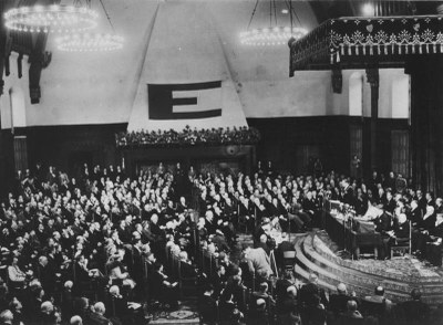 Versammlung während des Europakongresses (07.05.–10.05.1948) in Den Haag, Schwarz-Weiß-Photographie, 1948, unbekannter Photograph; Bildquelle: © European Movement, http://www.europeanmovement.eu/index.php?id=7035. 