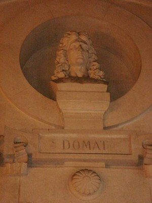 Jean Domat (1625–1696), Büste in der juristischen Fakultät der Universität Paris I-Panthéon à Paris, unbekannter Künstler, Farbphotographie 2008, Photograph: heurtelions; Bildquelle: Wikimedia Commons, http://commons.wikimedia.org/wiki/File:Jean_Domat_05295.jpgCreative Commons Attribution-Share Alike 3.0 Unported