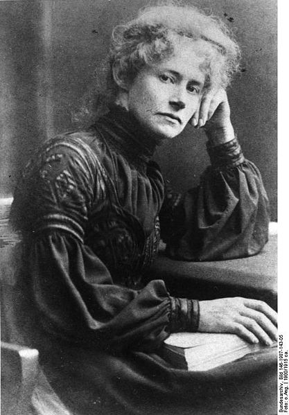 Lida Gustava Heymann (1868–1943), black-and-white photograph, 1900, unknown photographer; source: Deutsches Bundesarchiv (German Federal Archive), Bild 146-1987-143-05, wikimedia commons, http://commons.wikimedia.org/wiki/File:Bundesarchiv_Bild_146-1987-143-05,_Lida_Gustava_Heymann.jpg?uselang=de. Creative Commons Namensnennung-Weitergabe unter gleichen Bedingungen 3.0 Deutschland